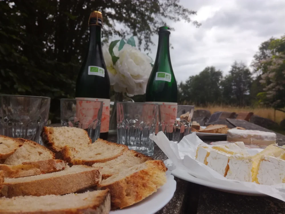 Poiré, pain et fromages